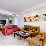 Exclusive Frontline Penthouse Ferienhaus *