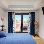 Exclusive Frontline Penthouse Ferienhaus