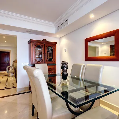 Exclusive Frontline Penthouse Ferienhaus *