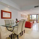 Будинок відпочинку Exclusive Frontline Penthouse