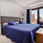 Будинок відпочинку Exclusive Frontline Penthouse *
