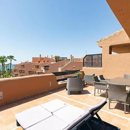 Nyaraló Exclusive Frontline Penthouse *