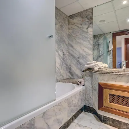 Exclusive Frontline Penthouse Holiday home