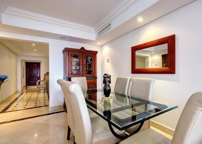 Exclusive Frontline Penthouse Εστεπόνα