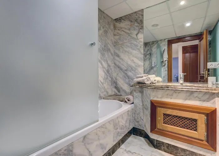 Exclusive Frontline Penthouse Semesterbostad